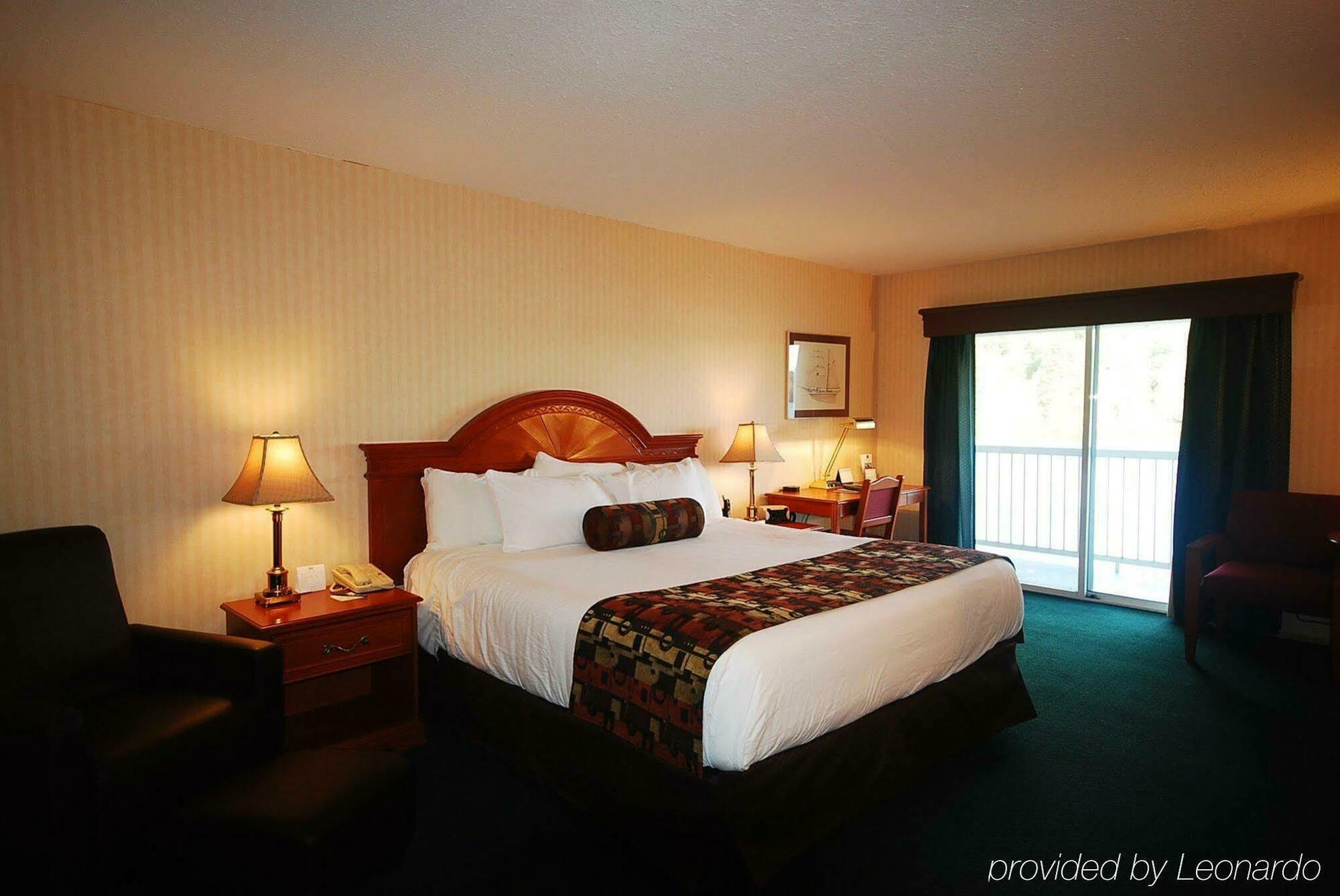 Inn On Long Lake Nanaimo Room photo
